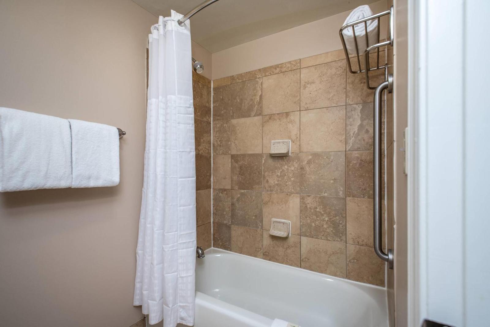 Clarion Collection Hotel Arlington Court Suites Main image 1